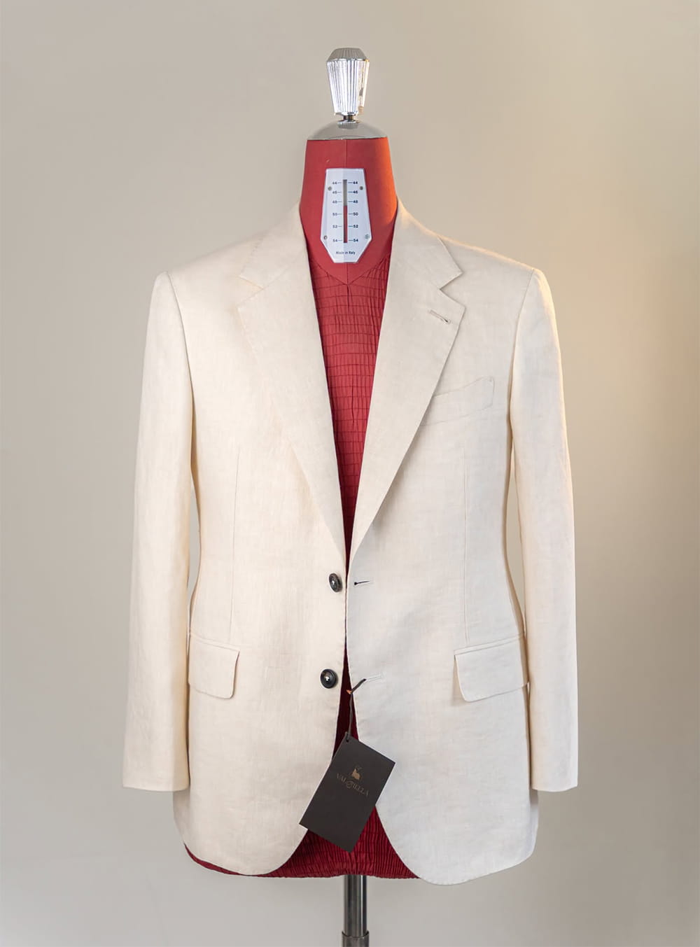 Mẫu vest cưới màu kem ngà từ Linen Val Biella