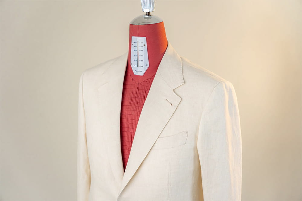 Mẫu vest cưới màu kem ngà từ SIR Tailor