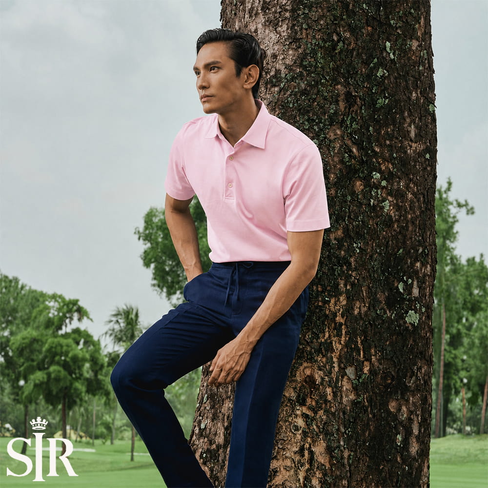 Áo Polo hồng pastel cùng quần navy